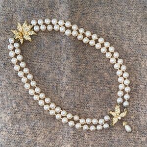 Elegant Pearl and Gold Necklace